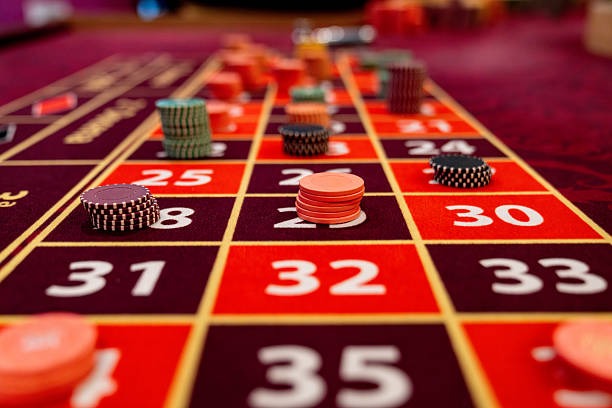Lucky Number draw interface showing numbered balls and prediction interface